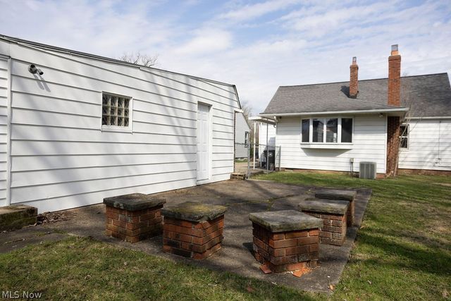 5404 Beacon Road, Lyndhurst, OH 44124