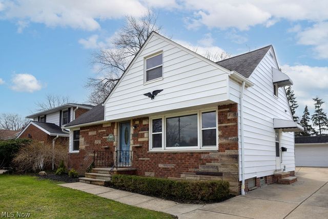 5404 Beacon Road, Lyndhurst, OH 44124