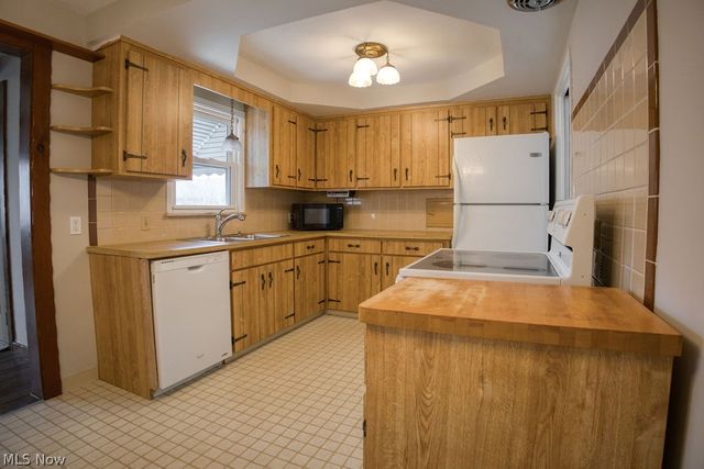 5404 Beacon Road, Lyndhurst, OH 44124