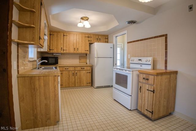 5404 Beacon Road, Lyndhurst, OH 44124