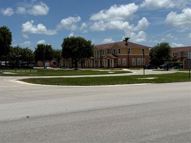 10852 SW 240th St, Homestead, FL 33032