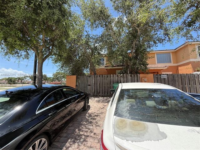 10852 SW 240th St, Homestead, FL 33032