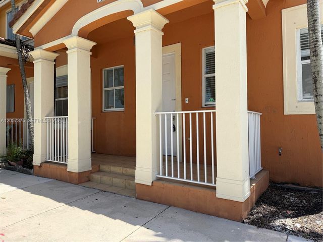 10852 SW 240th St, Homestead, FL 33032