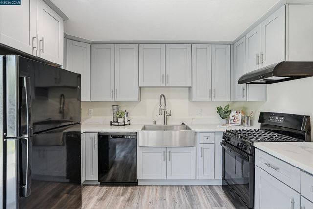 219 W Leland Rd, Pittsburg, CA 94565