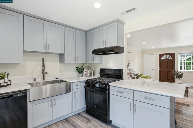 219 W Leland Rd, Pittsburg, CA 94565