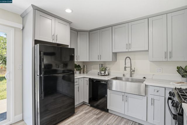 219 W Leland Rd, Pittsburg, CA 94565