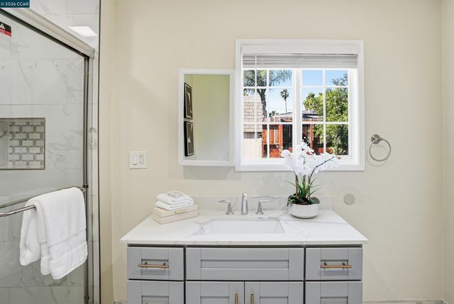 219 W Leland Rd, Pittsburg, CA 94565
