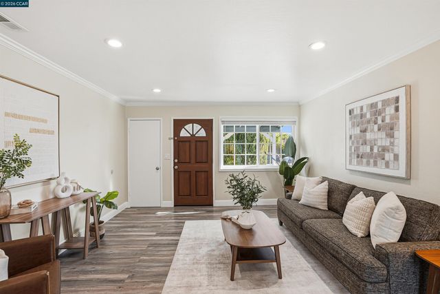 219 W Leland Rd, Pittsburg, CA 94565