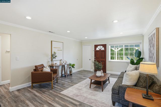 219 W Leland Rd, Pittsburg, CA 94565