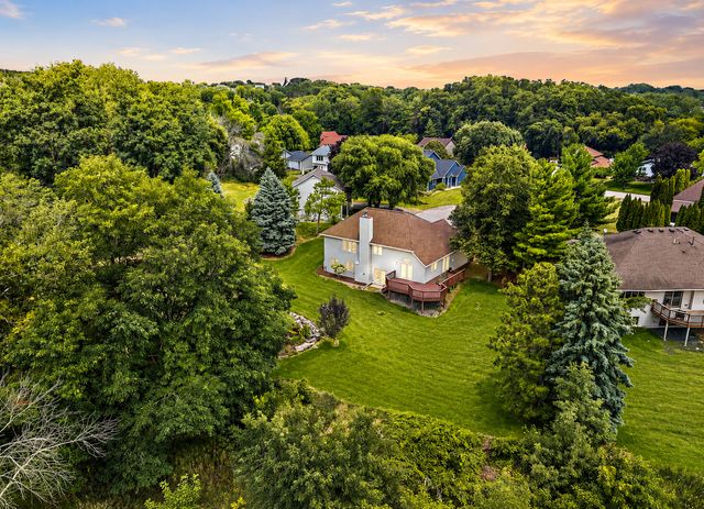 2330 Overlook Circle E, Maplewood, MN 55119