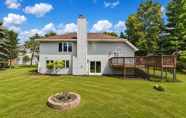2330 Overlook Circle E, Maplewood, MN 55119