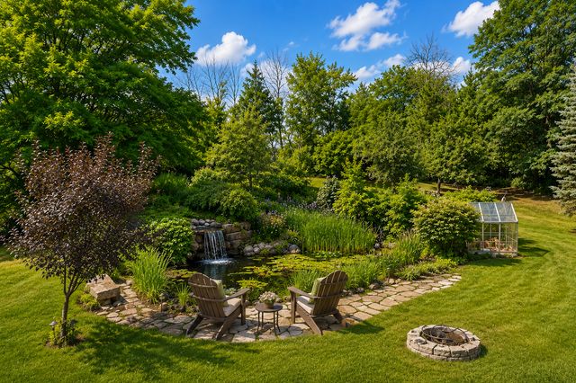 2330 Overlook Circle E, Maplewood, MN 55119