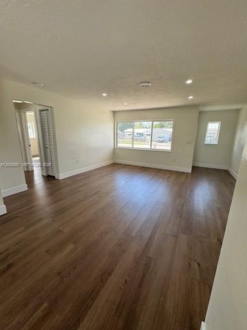 7525 Garfield St, Hollywood, FL 33024