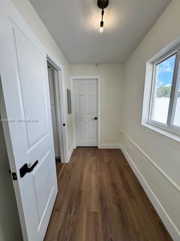 7525 Garfield St, Hollywood, FL 33024