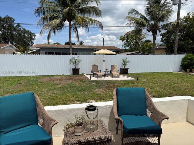 7525 Garfield St, Hollywood, FL 33024