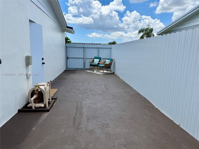 7525 Garfield St, Hollywood, FL 33024