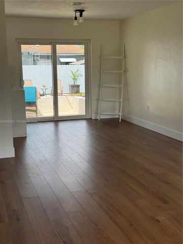 7525 Garfield St, Hollywood, FL 33024