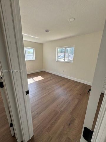 7525 Garfield St, Hollywood, FL 33024