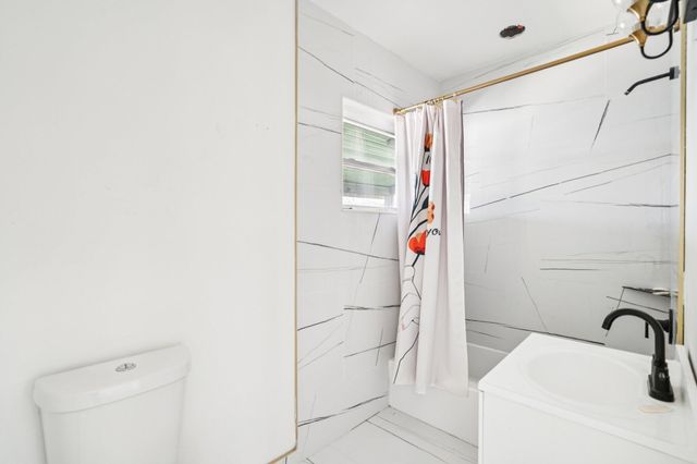 956 Glynn Court, Detroit, MI 48202