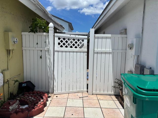 18476 NW 52nd Path, Miami Gardens, FL 33055