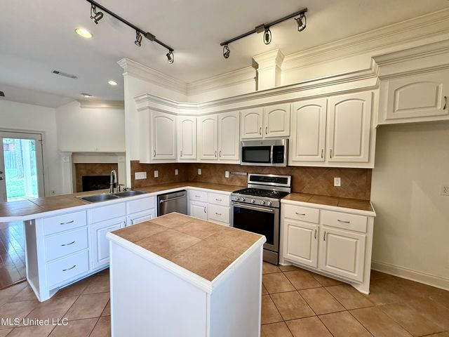 302 Bedford Court, Brandon, MS 39047