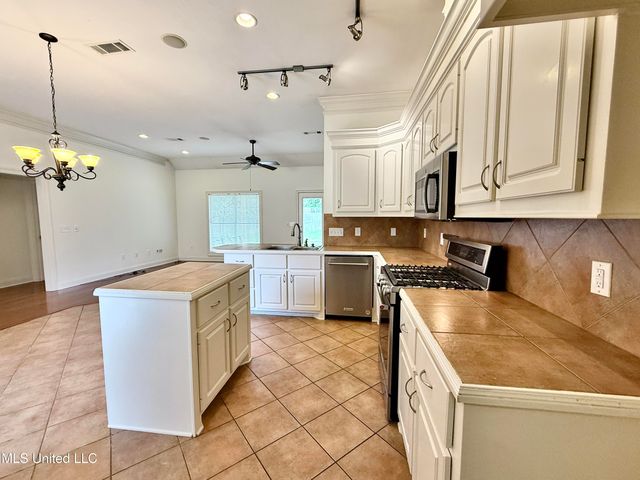 302 Bedford Court, Brandon, MS 39047