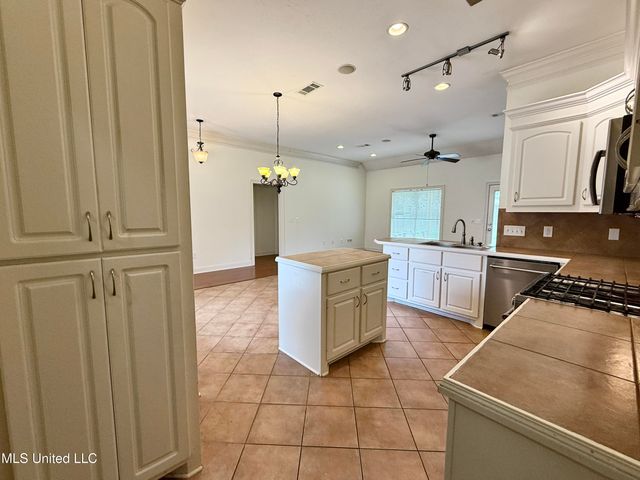 302 Bedford Court, Brandon, MS 39047