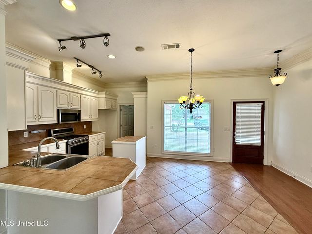 302 Bedford Court, Brandon, MS 39047