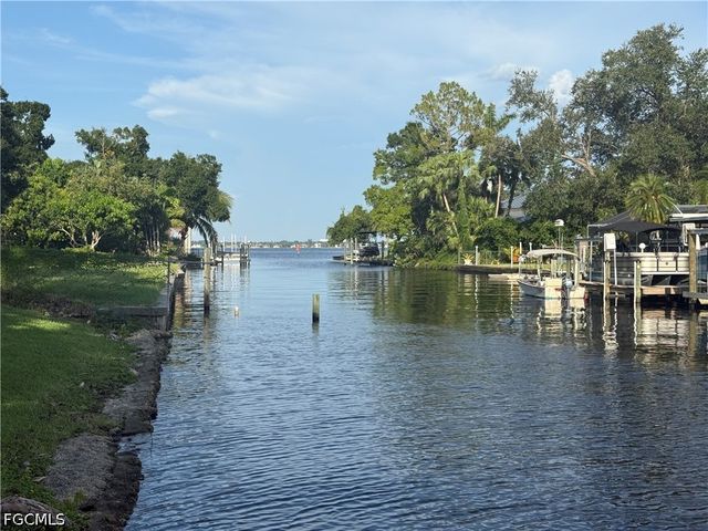 1845 Marina CIR, North Fort Myers, FL 33903