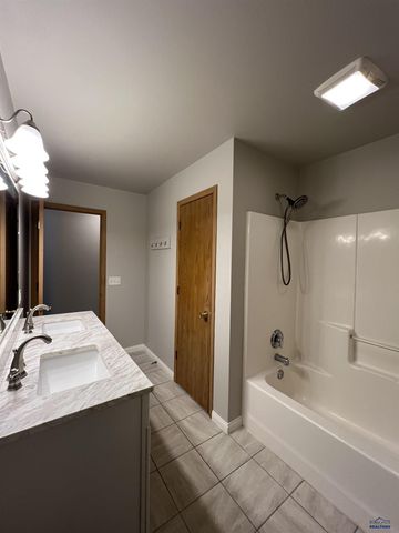 916 KATHRYN AVE, Rapid City, SD 57701