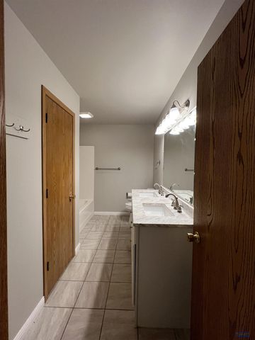 916 KATHRYN AVE, Rapid City, SD 57701