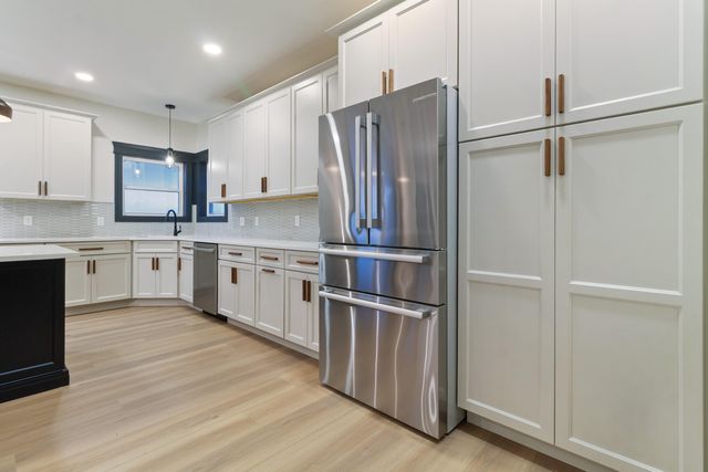 10138 Sentry Drive, St. John, IN 46373
