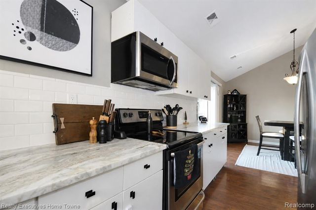 1373 Nolta Road, Walled Lake, MI 48390