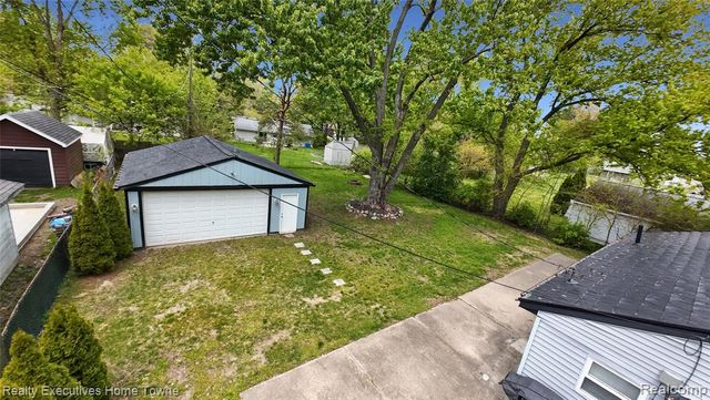 1373 Nolta Road, Walled Lake, MI 48390