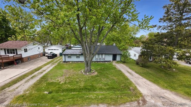 1373 Nolta Road, Walled Lake, MI 48390
