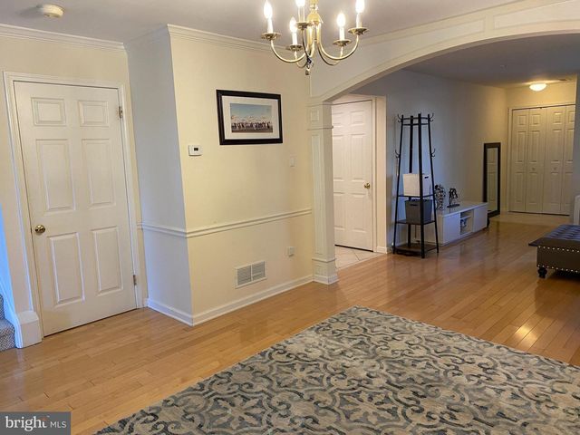 202 OAKTREE, Warminster, PA 18974