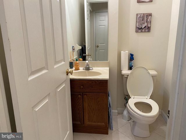 202 OAKTREE, Warminster, PA 18974