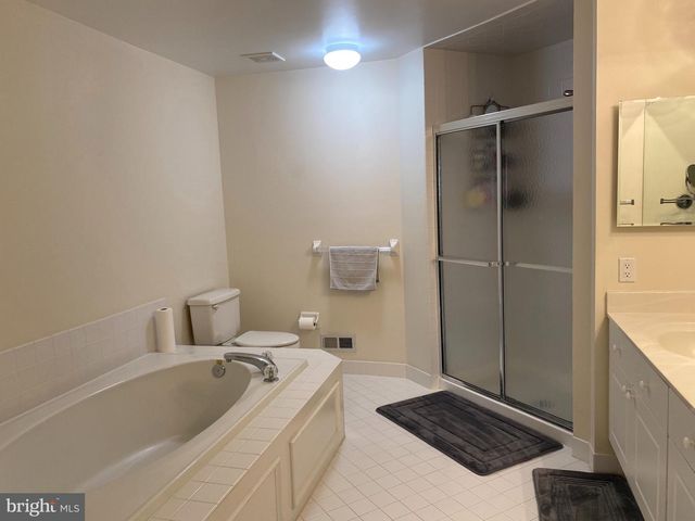 202 OAKTREE, Warminster, PA 18974