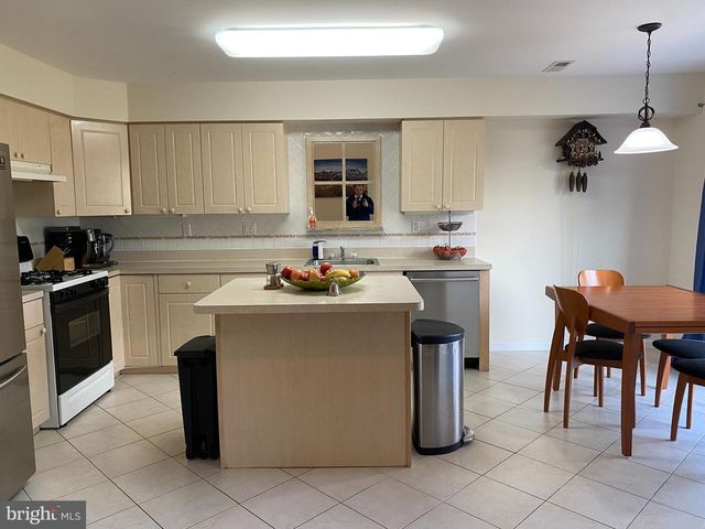 202 OAKTREE, Warminster, PA 18974