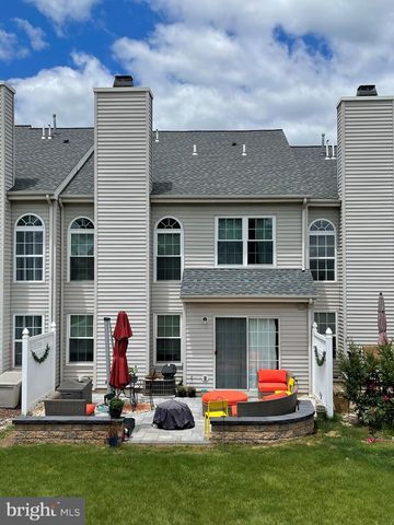 202 OAKTREE, Warminster, PA 18974