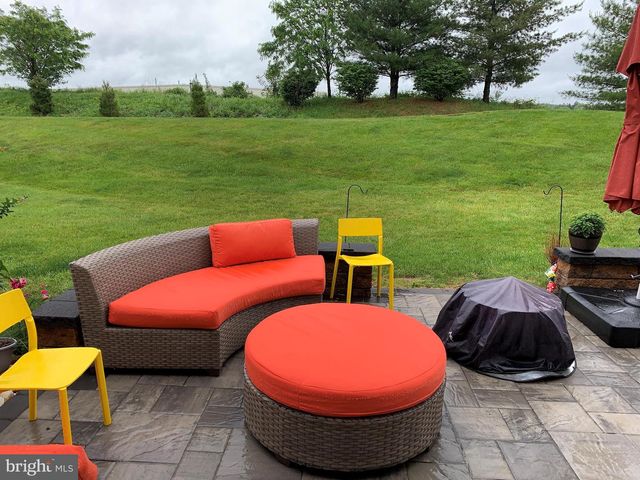 202 OAKTREE, Warminster, PA 18974