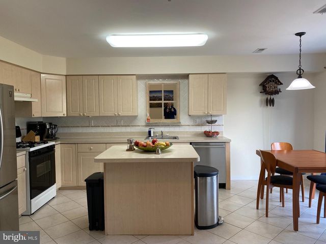 202 OAKTREE, Warminster, PA 18974