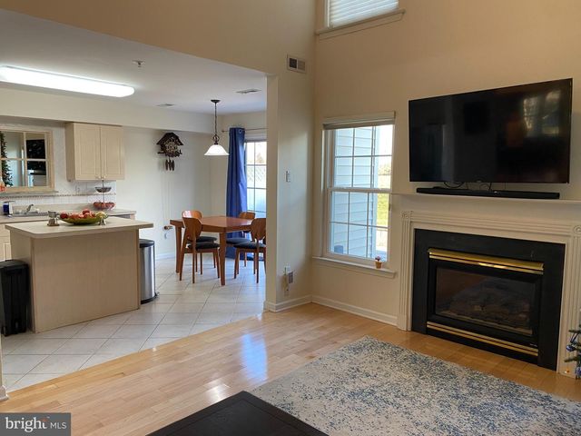 202 OAKTREE, Warminster, PA 18974