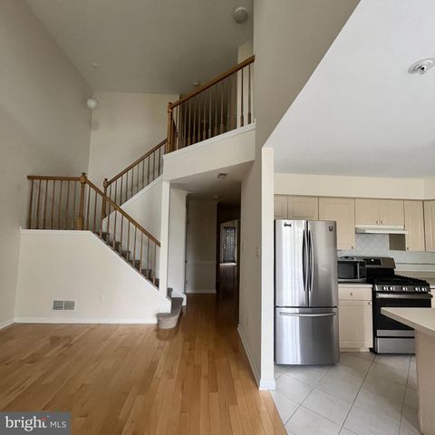 202 OAKTREE, Warminster, PA 18974