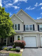 202 OAKTREE, Warminster, PA 18974