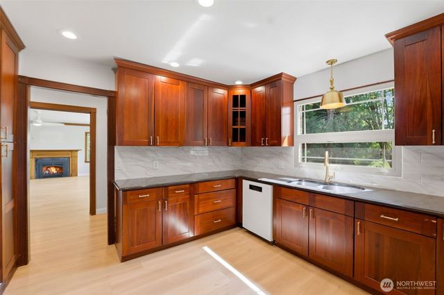 6722 River Road E, Puyallup, WA 98371