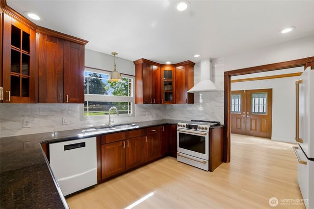 6722 River Road E, Puyallup, WA 98371