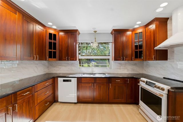 6722 River Road E, Puyallup, WA 98371