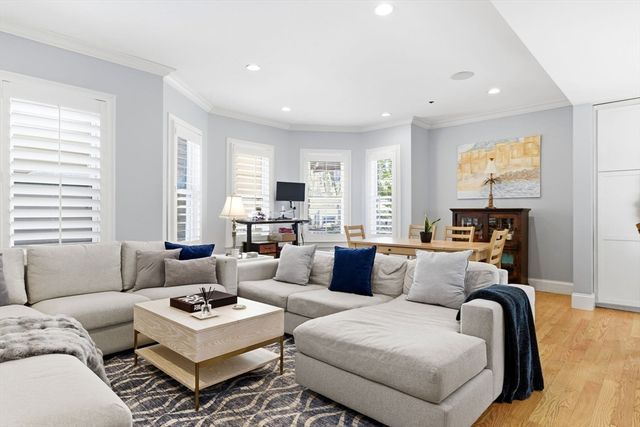 645 E 6th St, Boston, MA 02127