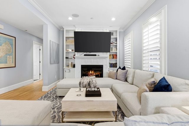 645 E 6th St, Boston, MA 02127